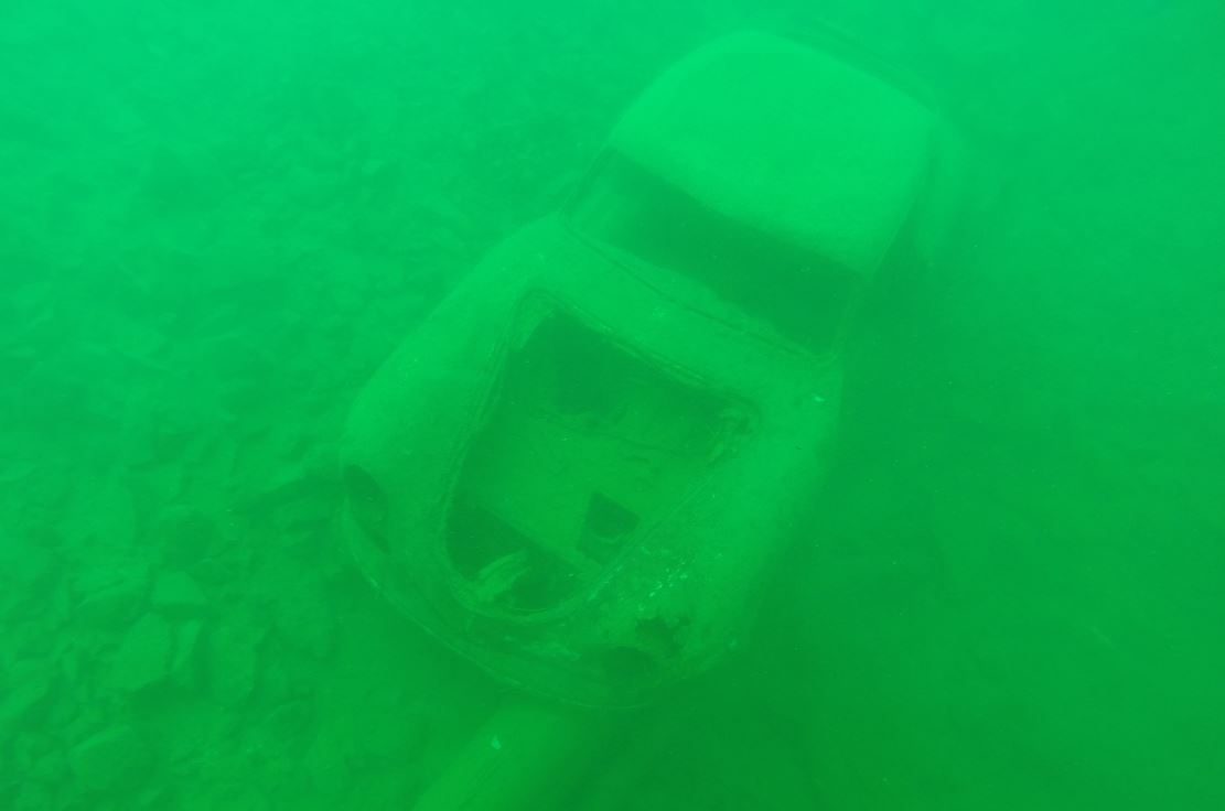 Porsche 356 Bergung vor A auf dem Grund