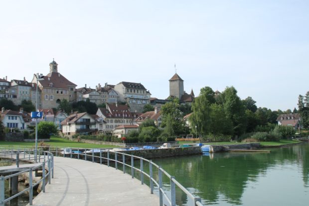 Blick auf Murten vom Seesteg aus. 