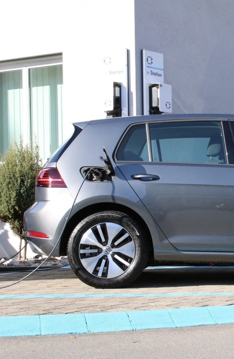 e-Golf wird aufgeladen