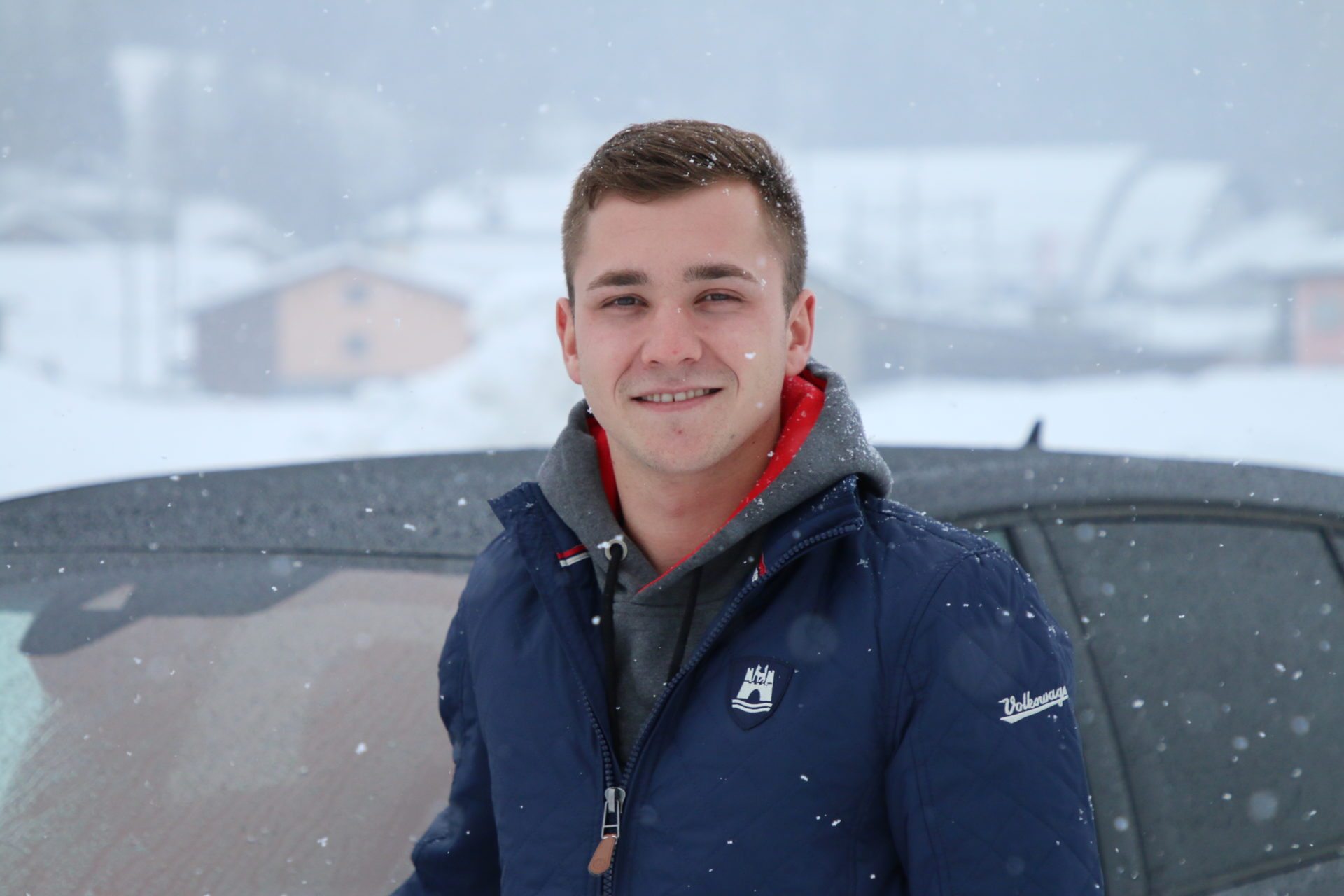 Beim VW Winterfahrtraining in Ambri übernimmt TCR Fahrer Florian Thoma seinen VW Golf GTI Performance