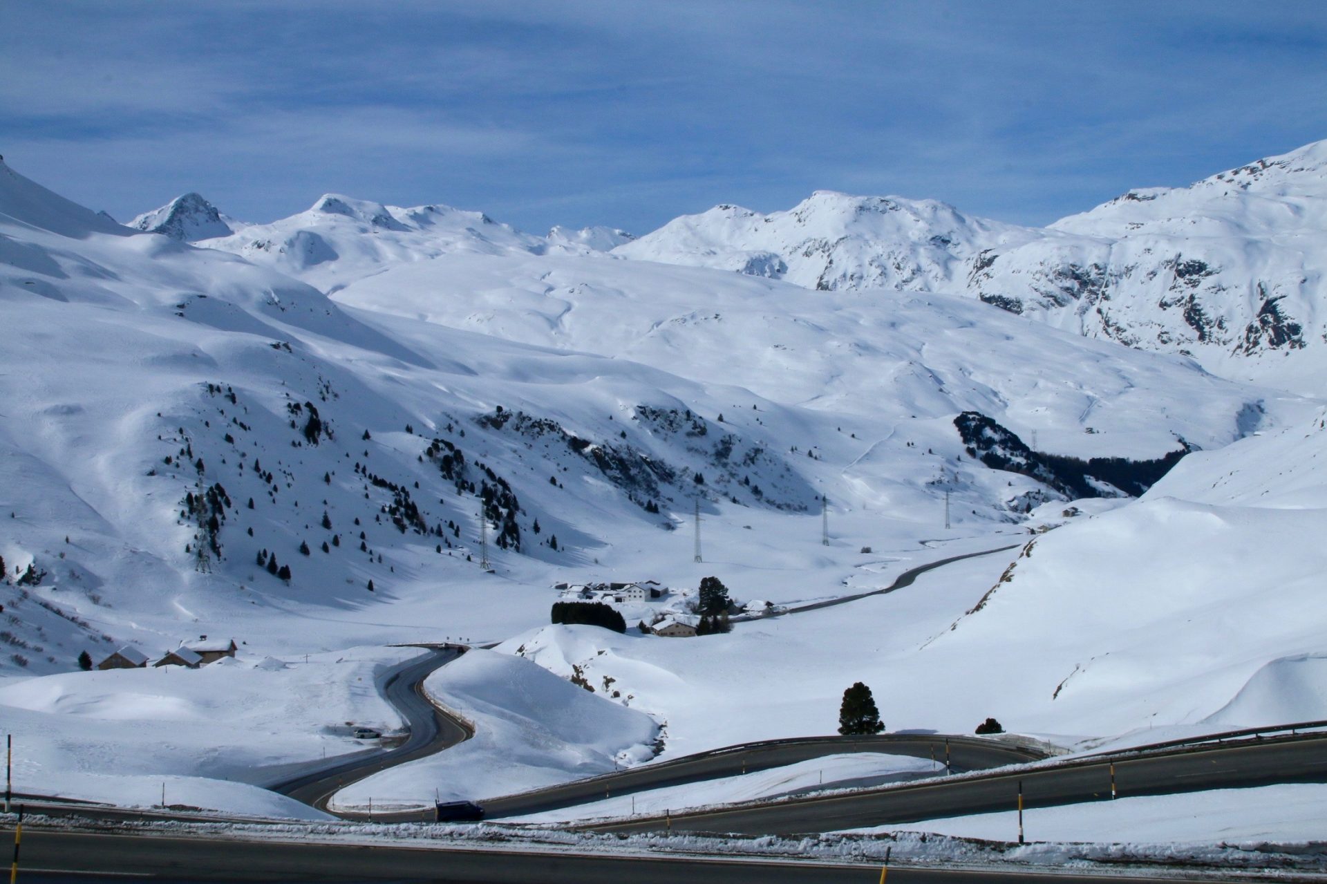 La strada del passo del Giulio in direzione di Bivio. 