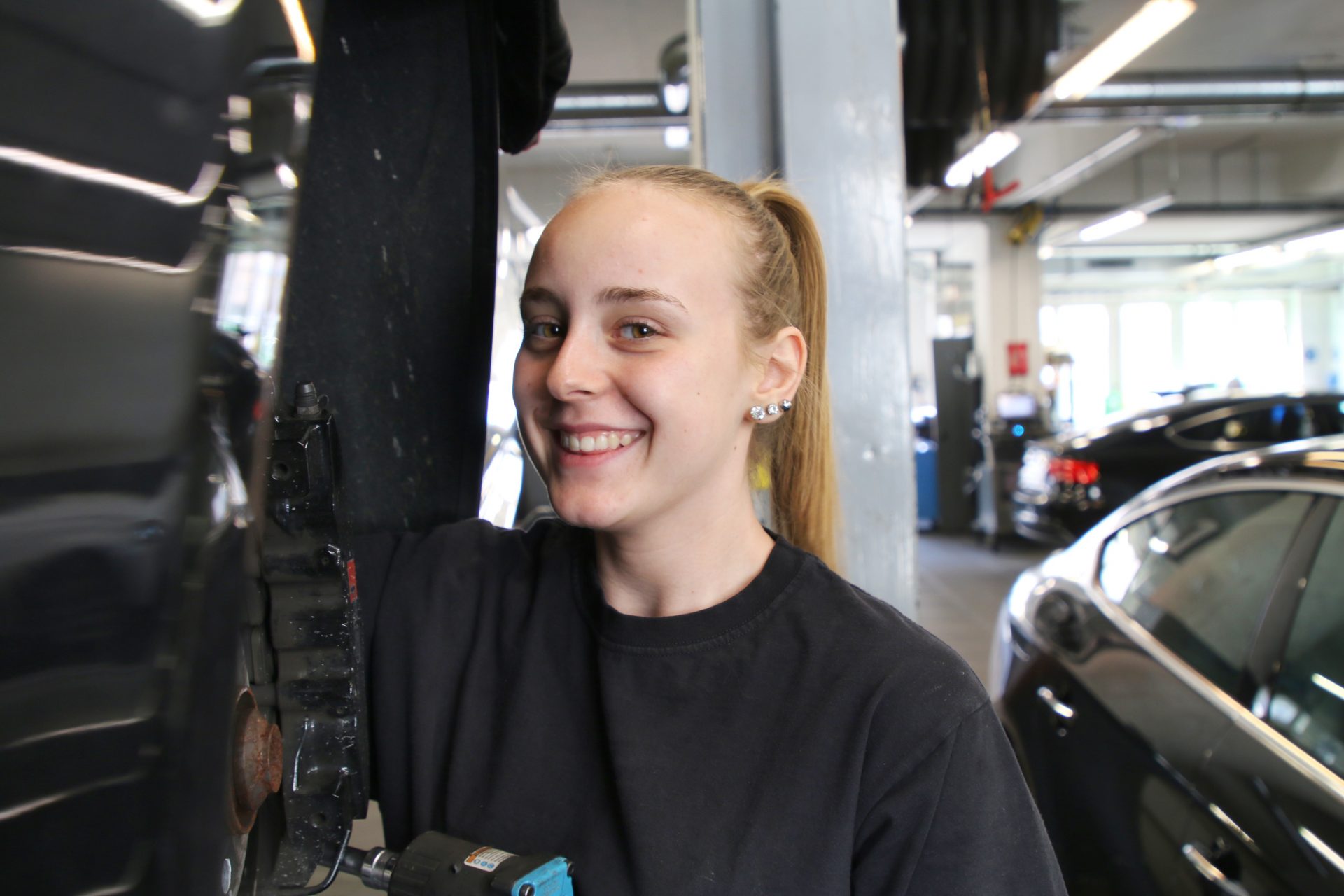 Valentina Rohner, apprentie mécatronicienne automobile