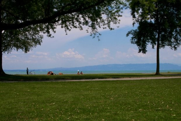 Au restaurant Wunderbar, on peut déjeuner directement au bord du lac 