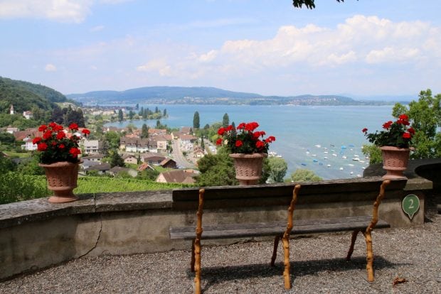 Auf dem Road Trip durch die Ostschweiz ist die tolle Aussicht vom Schloss Arenenberg zu geniessen 