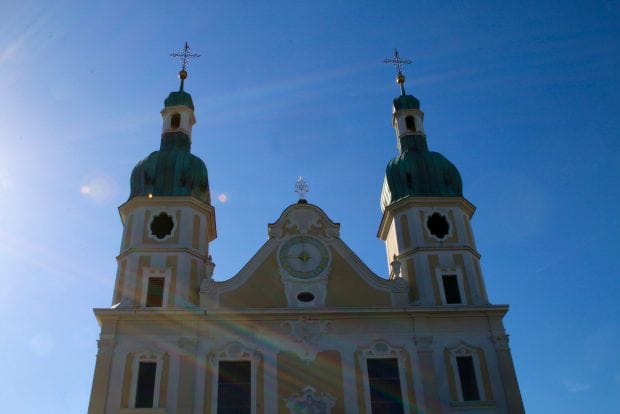 Arlesheimer Dom erstrahlt in der Morgensonne