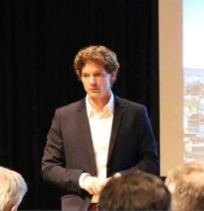 Stefan Metzger bei seiner Präsentation vor dem Publikum.