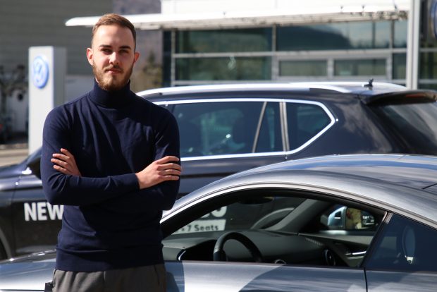 Der Profihandballer Tim Meyer schätzt die Möglichkeit, dass er seine Ausbildung zum Kaufmann mit dem Profisport verbinden kann.