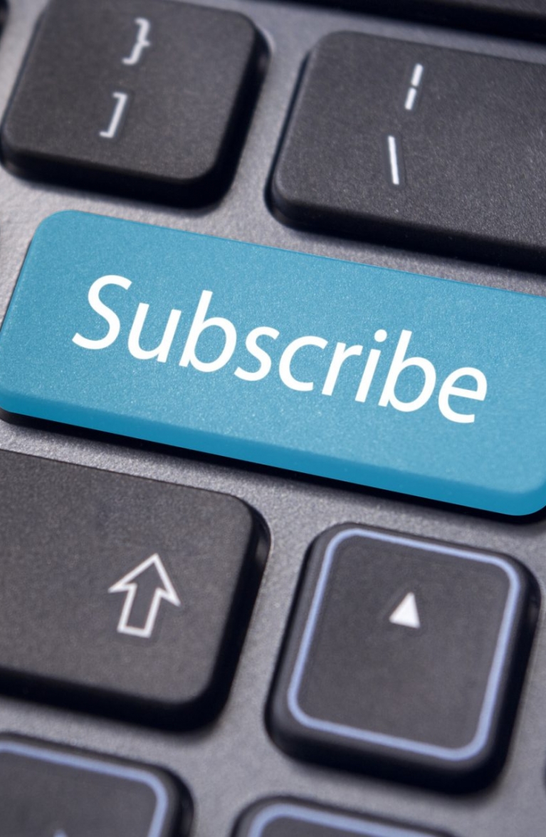 Un clavier d’ordinateur sur lequel une touche «Subscribe» (S’abonner) apparaît.
