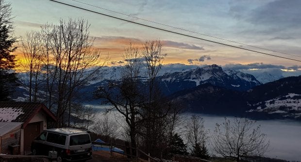 Risveglio con vista sulla catena montuosa del Rigi: un viaggio invernale a bordo del Volkswagen California Coast - Blog der AMAG Group AG