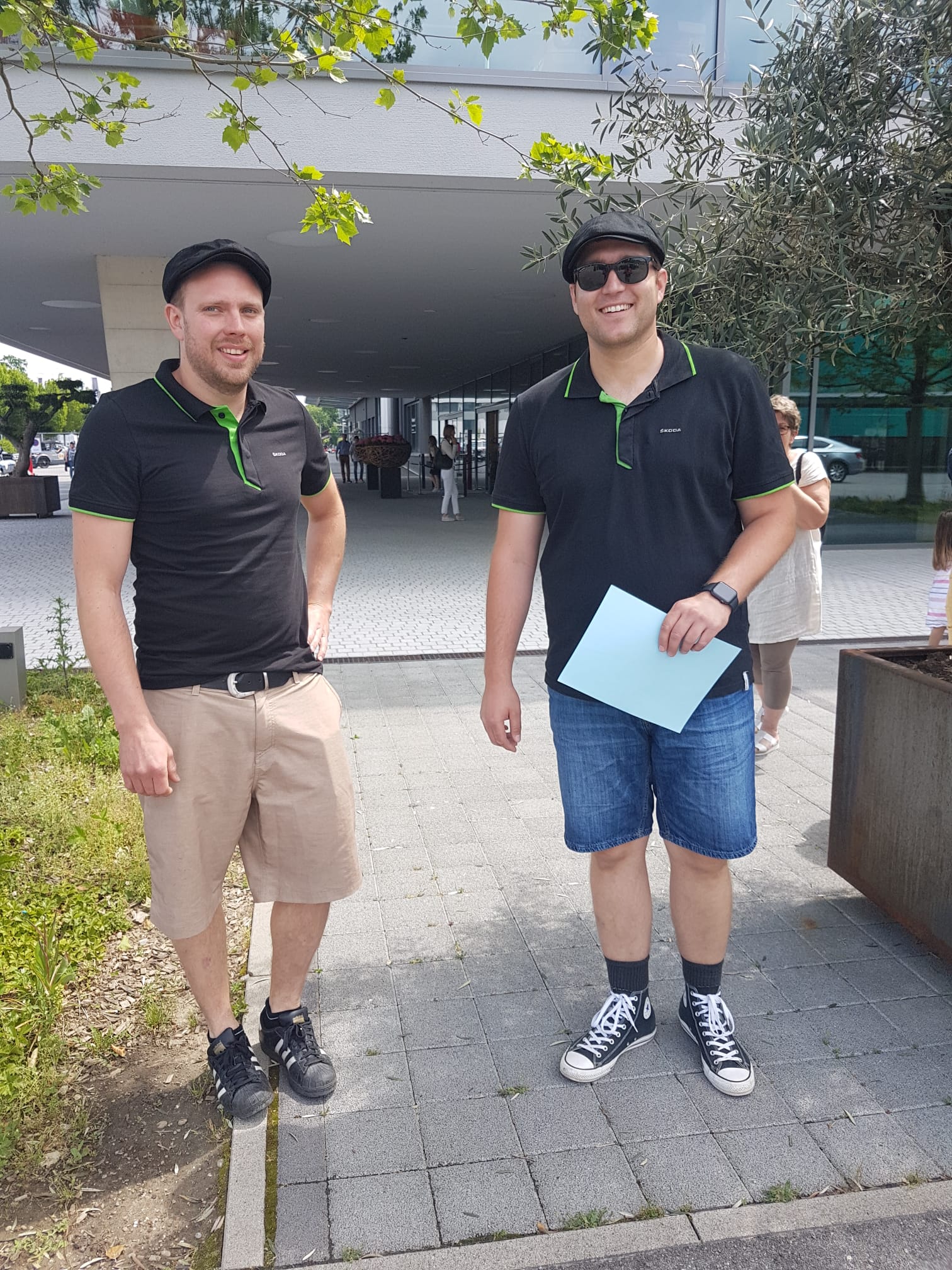 Deux Young Raiders dans une voiture ancienne - Blog der AMAG Group AG 6