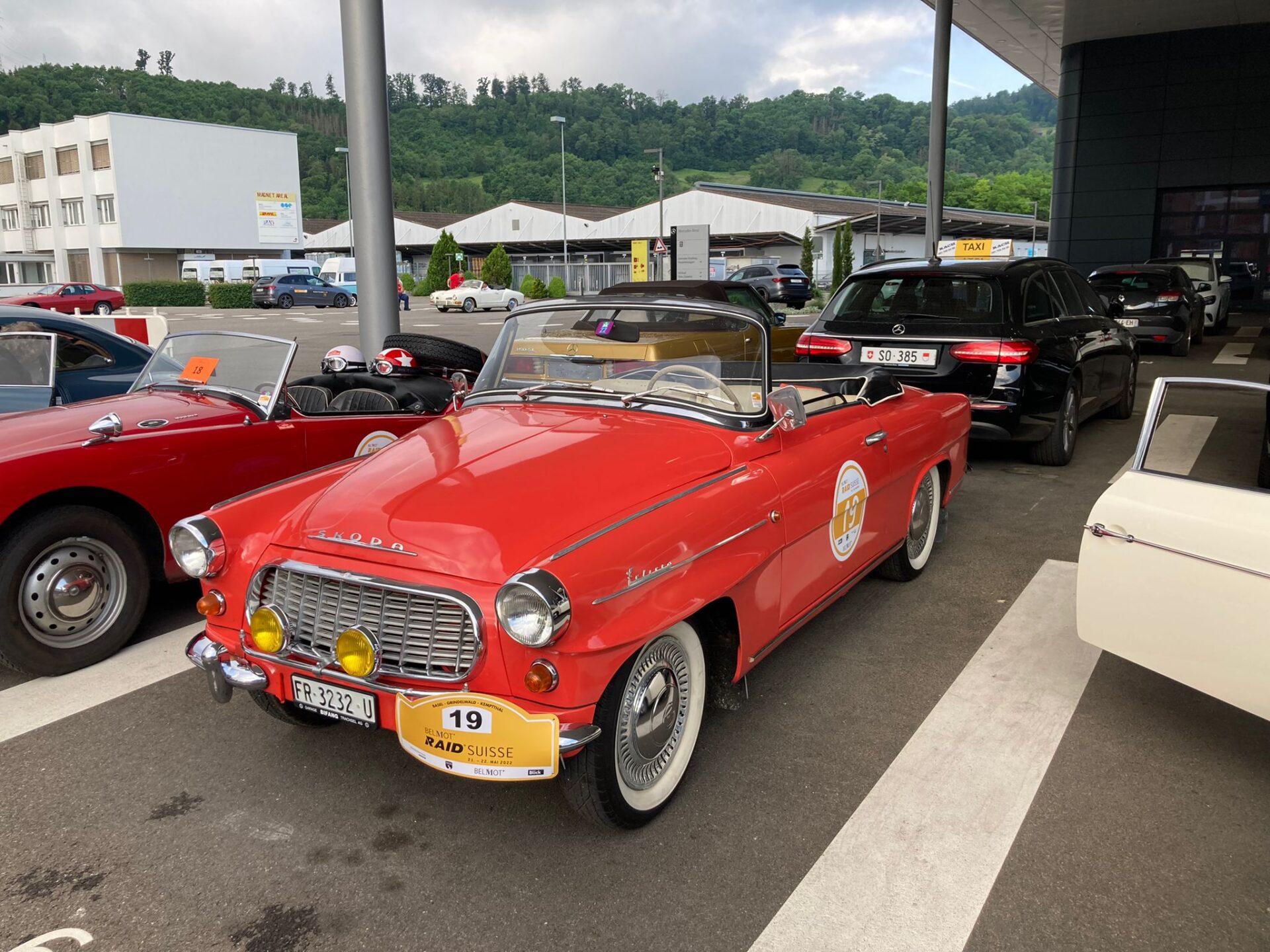 Deux Young Raiders dans une voiture ancienne - Blog der AMAG Group AG 5