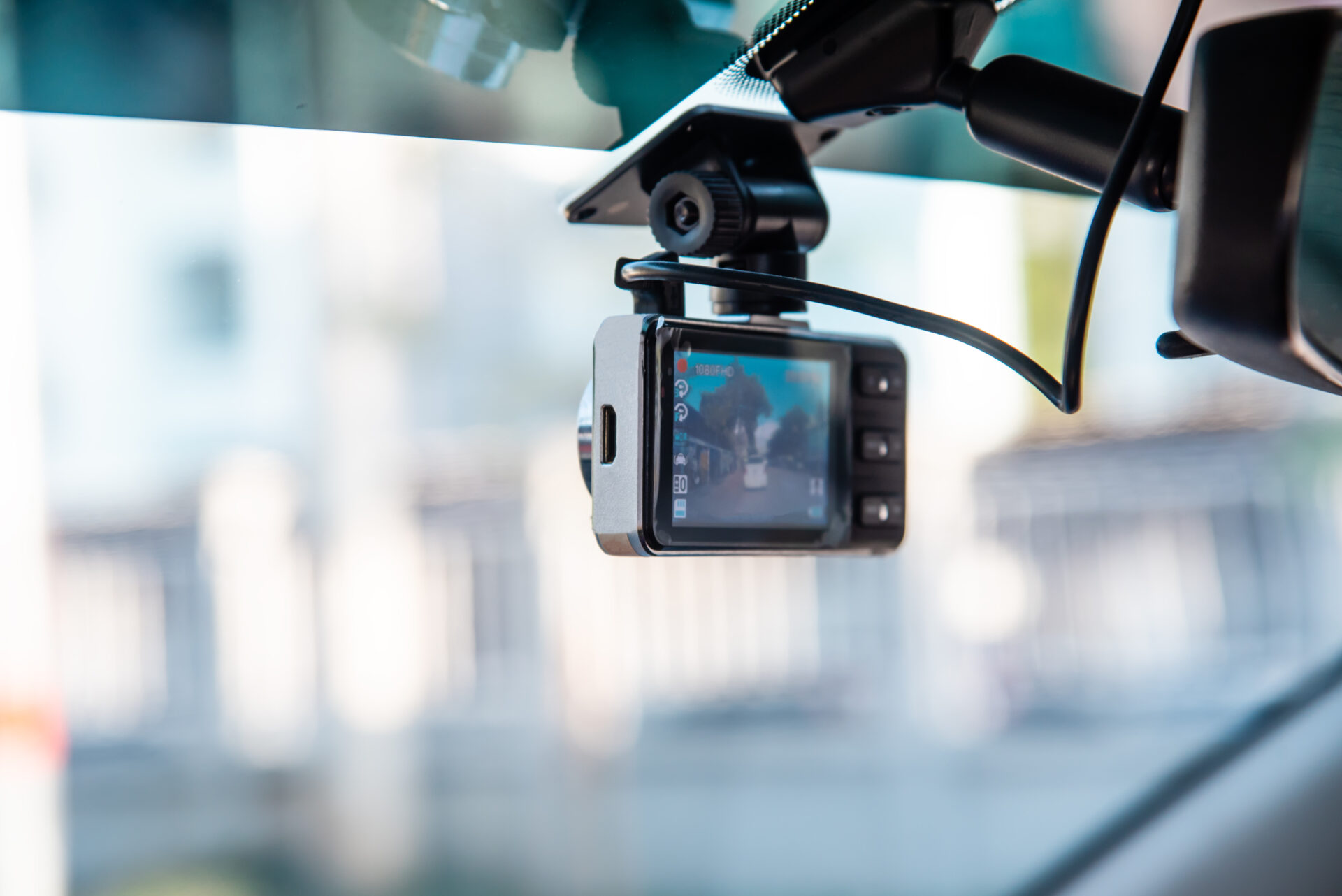 Dashcams: Sinnvolles Gadget zur Unfallverhütung oder unnötig? Was muss ich in der Schweiz und im übrigen Europa zudem beachten? - Blog der AMAG Group AG