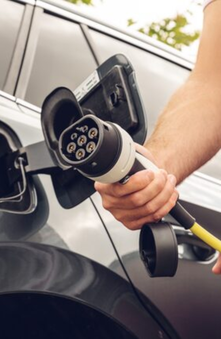 Ladeinfrastruktur in der Schweiz: Gibt es genügend Ladestationen für E-Autos? - Ladeanschluss