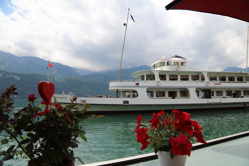 Pause de midi à Gersau au lac des Quatre-Cantons (Photos: Julien Gilliand)