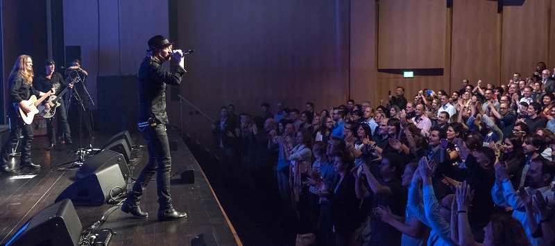 I Gotthard e il pubblico in visibilio (foto: Toto Marti)