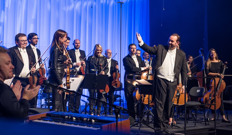 La ZKO (Zürcher Kammerorchester) con il direttore d'orchestra Christof Brunner (foto: Toto Marti)