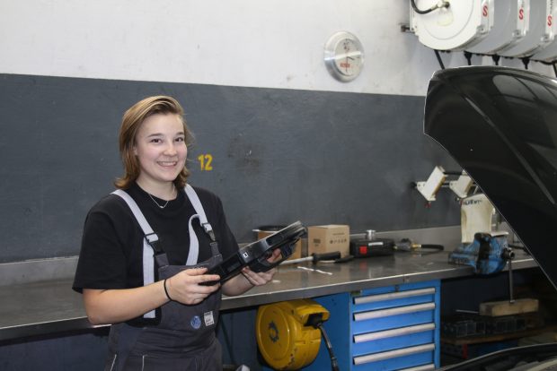 Julia Felber sul suo posto di lavoro (AMAG Utoquai)