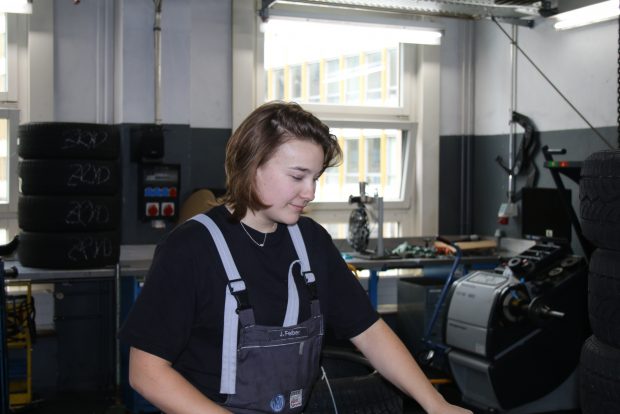 Julia Felber sul suo posto di lavoro (AMAG Utoquai)