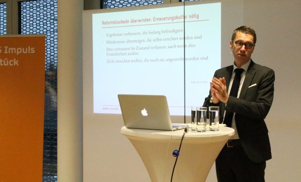 Dr. Peter Grünenfelder, direttore di Avenir Suisse, alla Colazione AMAG Impuls presso la sede AMAG di Baden